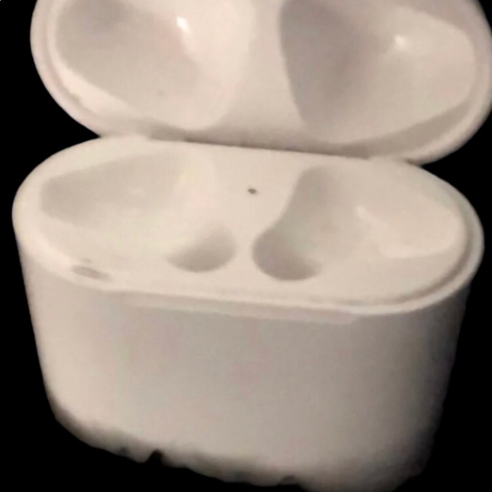 AirPod case - Picture 3 of 3